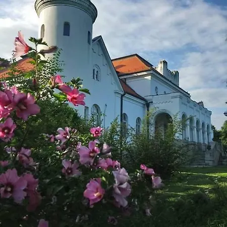 Dvorac Fantast Frühstückspension